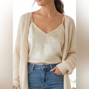 XIRENA $138 rei top in cream palm. Size S. Excellent condition.